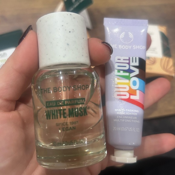 The Body Shop Bundle - Picture 7 of 7